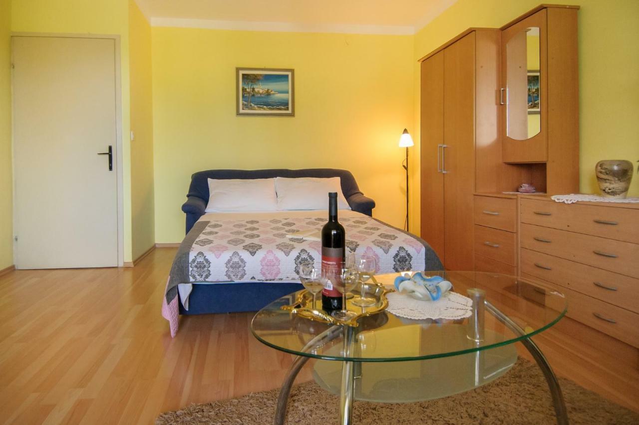 Apartments Nives بوريتش المظهر الخارجي الصورة