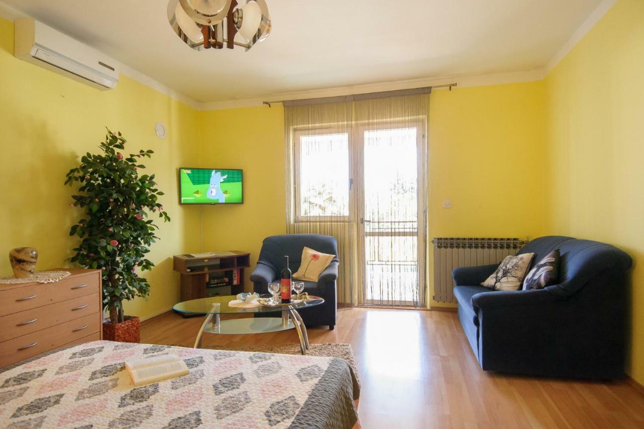 Apartments Nives بوريتش المظهر الخارجي الصورة