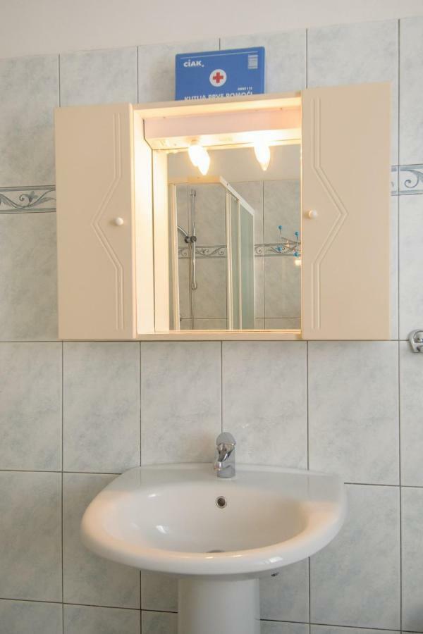 Apartments Nives بوريتش المظهر الخارجي الصورة
