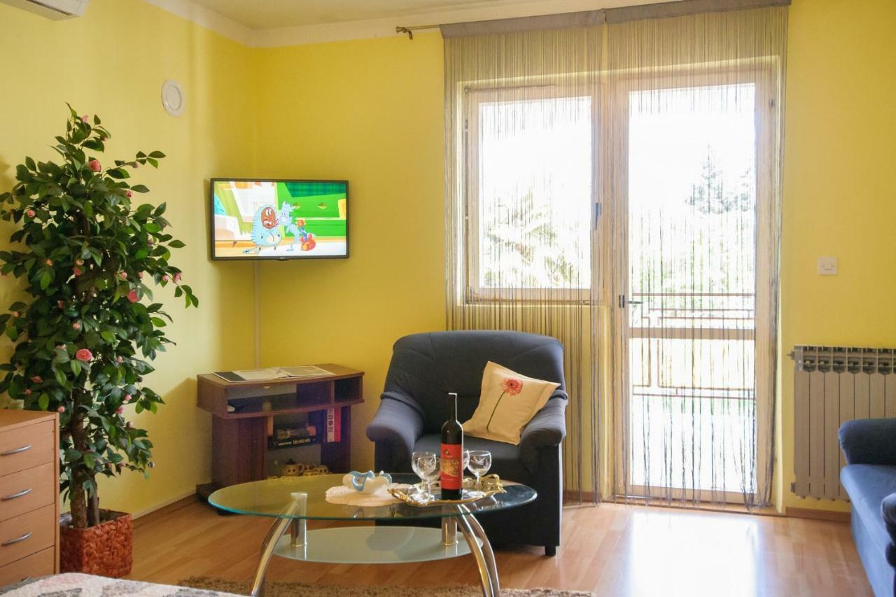 Apartments Nives بوريتش المظهر الخارجي الصورة